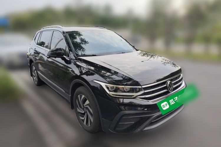 Used Volkswagen Tiguan L 2025 Model, Outstanding Version, 300TSI Automatic Two-Wheel Drive Longteng Edition Front Right 45 Deg