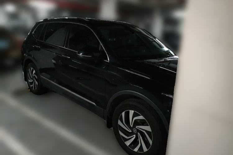 Used Volkswagen Tiguan L 2025 Model, Outstanding Version, 300TSI Automatic Two-Wheel Drive Longteng Edition Front Right 45 Deg