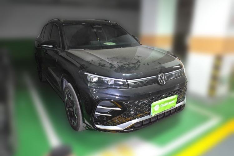 Used Volkswagen Tiguan L 2025 PRO 380TSI Two-Wheel-Drive R-Line Smart Edition Front Right 45 Deg