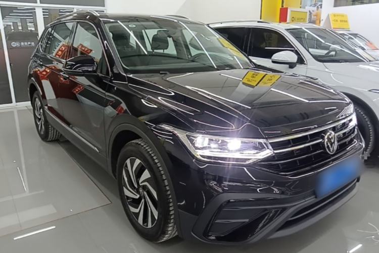 Used Volkswagen Tiguan L 2025 Model, Outstanding Version, 300TSI Automatic Two-Wheel Drive Longteng Edition Front Right 45 Deg