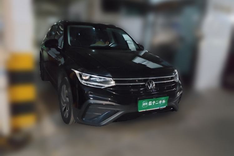 Used Volkswagen Tiguan L 2025 Model, Outstanding Version, 300TSI Automatic Two-Wheel Drive Longteng Edition Front Right 45 Deg
