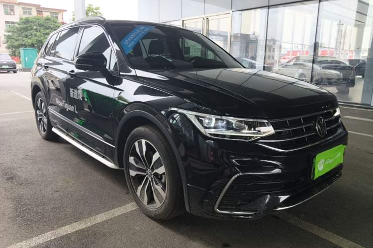 Used Volkswagen Tiguan L 2025 Model Outstanding Version 330TSI Automatic Two-Wheel Drive R-Line Longyao Edition Front Right 45 Deg