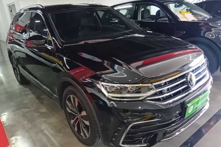 Used Volkswagen Tiguan L 2025 Model Outstanding Version 330TSI Automatic Two-Wheel Drive R-Line Longyao Edition Front Right 45 Deg