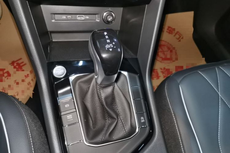 Used Volkswagen Tiguan L 2025 Model, Outstanding Version, 300TSI Automatic Two-Wheel Drive Longteng Edition Gear Lever