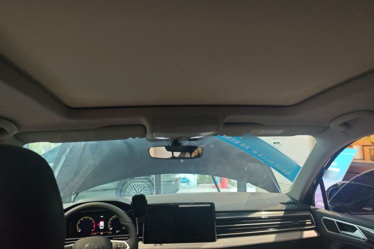 Used Volkswagen Tiguan L 2025 Model Outstanding Version 330TSI Automatic Two-Wheel Drive R-Line Longyao Edition Headliner