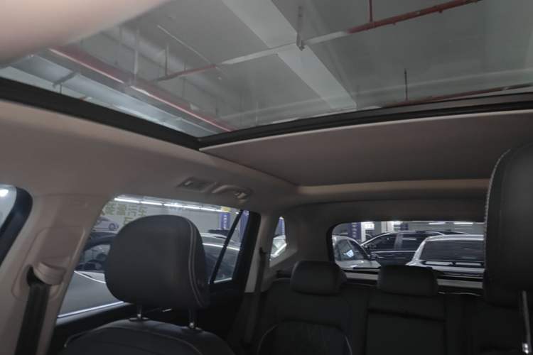 Used Volkswagen Tiguan L 2025 Model Outstanding Version 330TSI Automatic Two-Wheel Drive R-Line Longyao Edition Headliner
