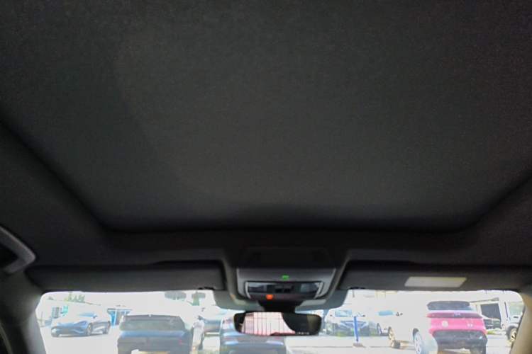 Used Volkswagen Tiguan L 2025 PRO 380TSI Two-Wheel-Drive R-Line Smart Edition Headliner