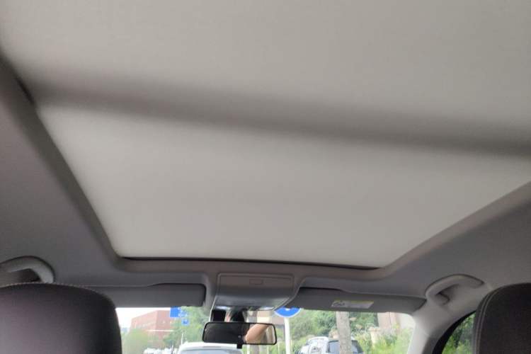 Used Volkswagen Tiguan L 2025 Model, Outstanding Version, 300TSI Automatic Two-Wheel Drive Longteng Edition Headliner