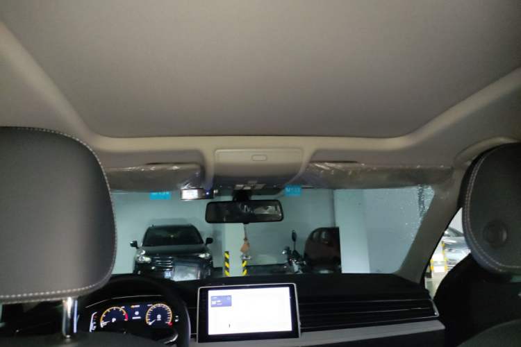 Used Volkswagen Tiguan L 2025 Model, Outstanding Version, 300TSI Automatic Two-Wheel Drive Longteng Edition Headliner