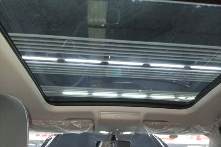 Used Volkswagen Tiguan L 2025 Model Outstanding Version 330TSI Automatic Two-Wheel Drive R-Line Longyao Edition Headliner