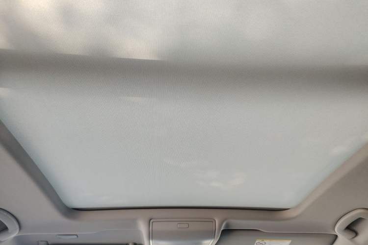 Used Volkswagen Tiguan L 2025 Model, Outstanding Version, 300TSI Automatic Two-Wheel Drive Longteng Edition Headliner