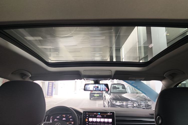 Used Volkswagen Tiguan L 2025 Model Outstanding Version 330TSI Automatic Two-Wheel Drive R-Line Longyao Edition Headliner