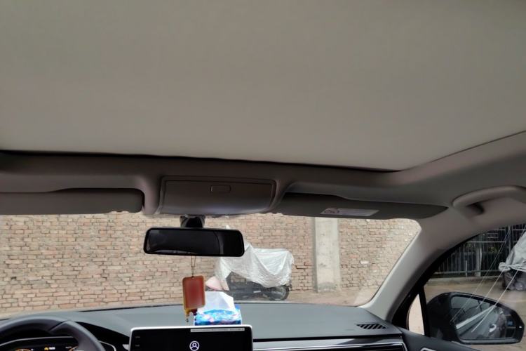 Used Volkswagen Tiguan L 2025 Model, Outstanding Version, 300TSI Automatic Two-Wheel Drive Longteng Edition Headliner