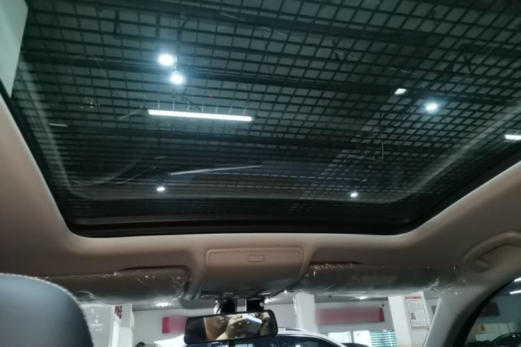 Used Volkswagen Tiguan L 2025 Model, Outstanding Version, 300TSI Automatic Two-Wheel Drive Longteng Edition Headliner