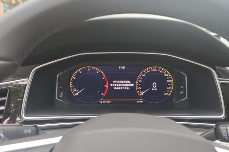 Used Volkswagen Tiguan L 2025 Model, Outstanding Version, 300TSI Automatic Two-Wheel Drive Longteng Edition Instrument Cluster