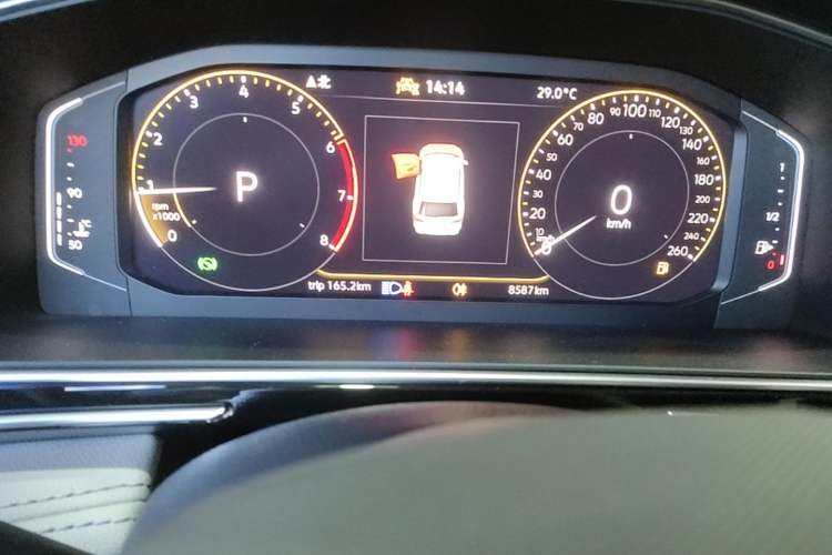 Used Volkswagen Tiguan L 2025 Model, Outstanding Version, 300TSI Automatic Two-Wheel Drive Longteng Edition Instrument Cluster