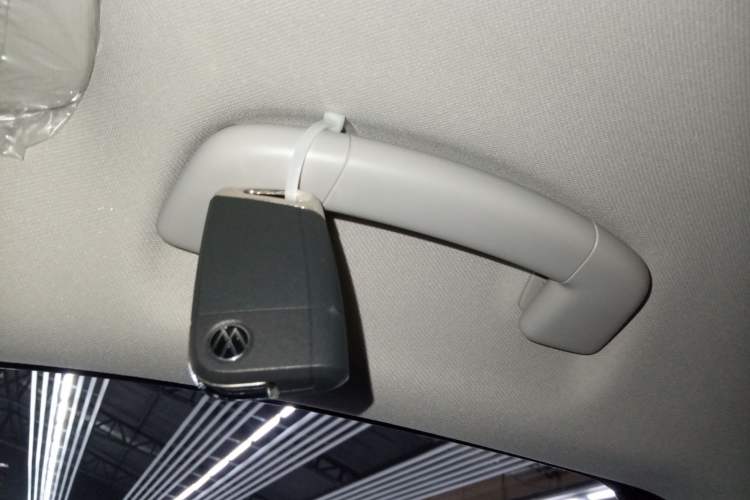 Used Volkswagen Tiguan L 2025 Model Outstanding Version 330TSI Automatic Two-Wheel Drive R-Line Longyao Edition Interior 1