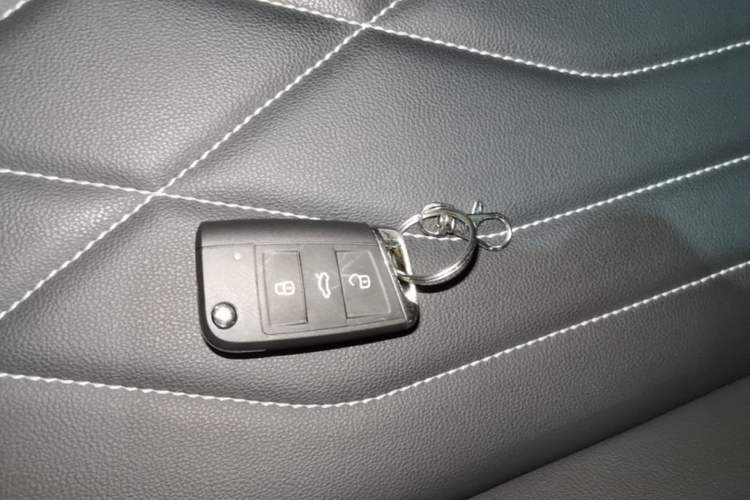 Used Volkswagen Tiguan L 2025 Model, Outstanding Version, 300TSI Automatic Two-Wheel Drive Longteng Edition Interior 1