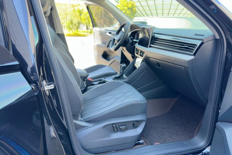 Used Volkswagen Tiguan L 2025 Model Outstanding Version 330TSI Automatic Two-Wheel Drive R-Line Longyao Edition Interior 11