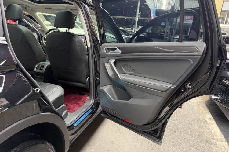 Used Volkswagen Tiguan L 2025 Model, Outstanding Version, 300TSI Automatic Two-Wheel Drive Longteng Edition Interior 12