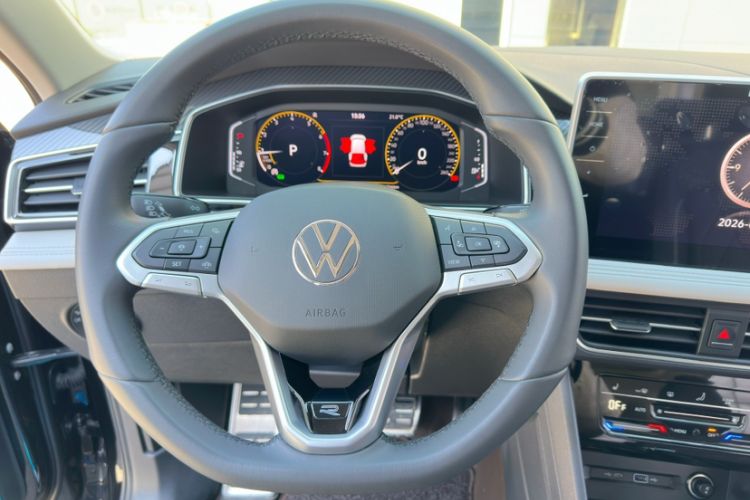 Used Volkswagen Tiguan L 2025 Model Outstanding Version 330TSI Automatic Two-Wheel Drive R-Line Longyao Edition Interior 2