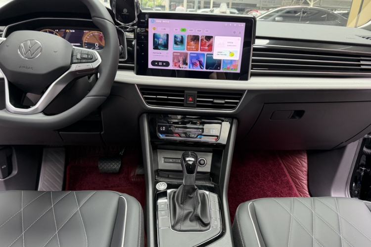 Used Volkswagen Tiguan L 2025 Model, Outstanding Version, 300TSI Automatic Two-Wheel Drive Longteng Edition Interior 5