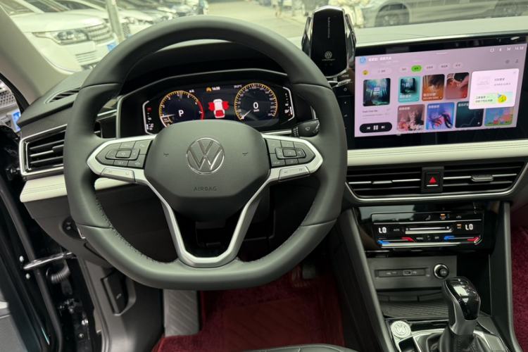 Used Volkswagen Tiguan L 2025 Model, Outstanding Version, 300TSI Automatic Two-Wheel Drive Longteng Edition Interior 6