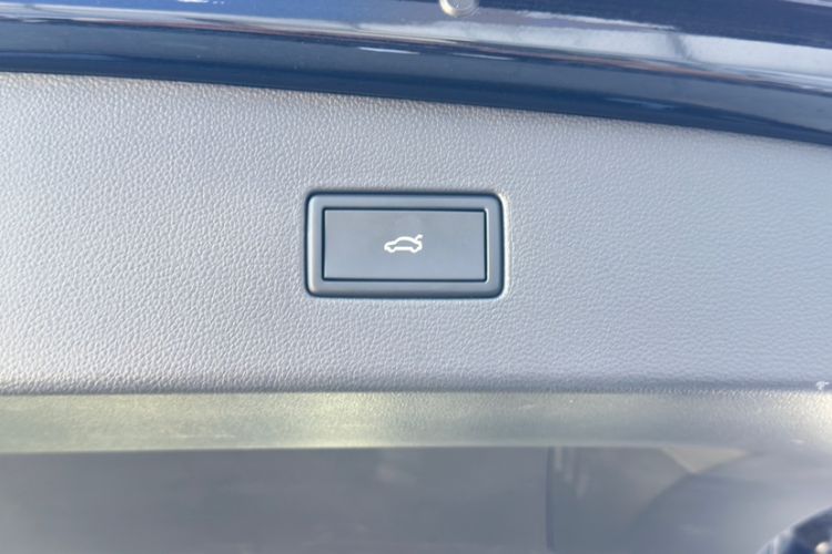 Used Volkswagen Tiguan L 2025 Model Outstanding Version 330TSI Automatic Two-Wheel Drive R-Line Longyao Edition Interior 7