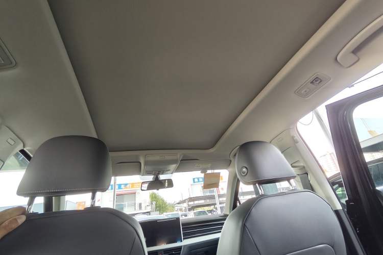 Used Volkswagen Tiguan L 2025 Model, Outstanding Version, 300TSI Automatic Two-Wheel Drive Longteng Edition Interior 7