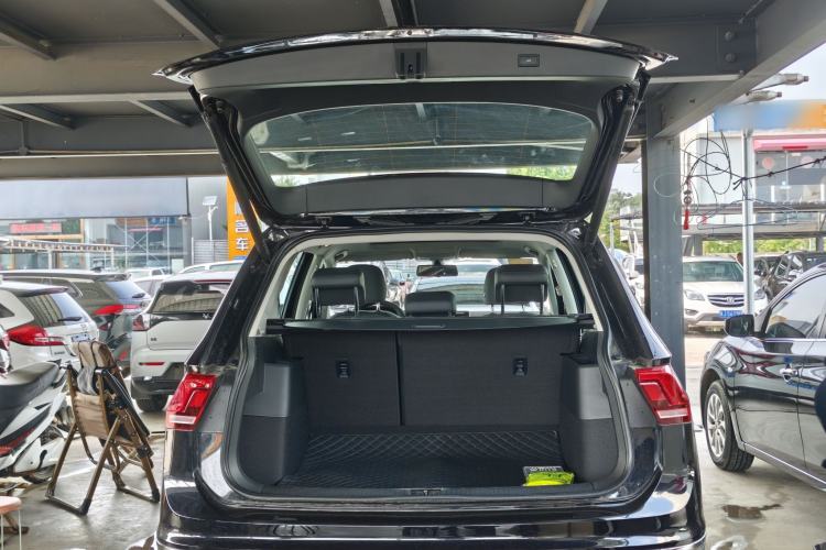 Used Volkswagen Tiguan L 2025 Model, Outstanding Version, 300TSI Automatic Two-Wheel Drive Longteng Edition Interior 8