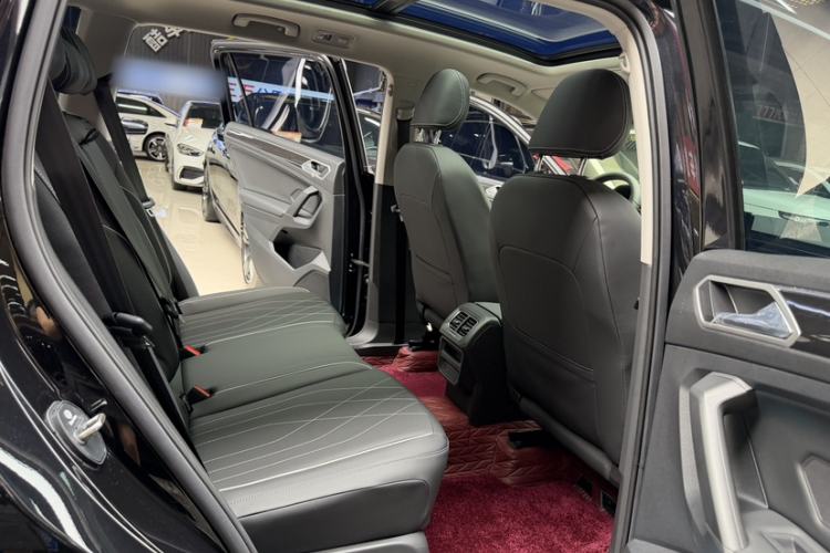 Used Volkswagen Tiguan L 2025 Model, Outstanding Version, 300TSI Automatic Two-Wheel Drive Longteng Edition Interior 9