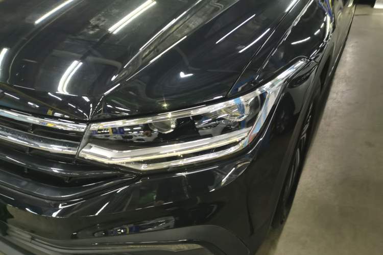 Used Volkswagen Tiguan L 2025 Model, Outstanding Version, 300TSI Automatic Two-Wheel Drive Longteng Edition Left Front Headlight