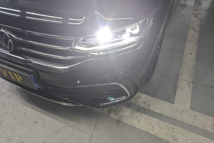 Used Volkswagen Tiguan L 2025 Model Outstanding Version 330TSI Automatic Two-Wheel Drive R-Line Longyao Edition Left Front Headlight