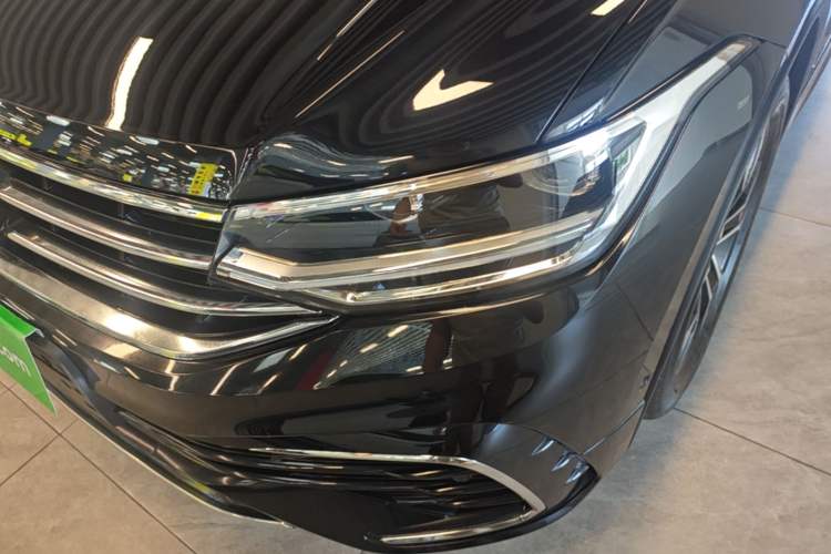Used Volkswagen Tiguan L 2025 Model Outstanding Version 330TSI Automatic Two-Wheel Drive R-Line Longyao Edition Left Front Headlight