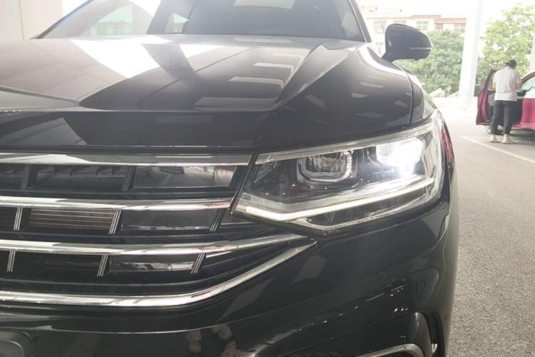 Used Volkswagen Tiguan L 2025 Model Outstanding Version 330TSI Automatic Two-Wheel Drive R-Line Longyao Edition Left Front Headlight