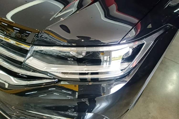 Used Volkswagen Tiguan L 2025 Model Outstanding Version 330TSI Automatic Two-Wheel Drive R-Line Longyao Edition Left Front Headlight