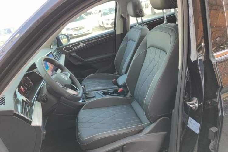 Used Volkswagen Tiguan L 2025 Model, Outstanding Version, 300TSI Automatic Two-Wheel Drive Longteng Edition Left Front Seat