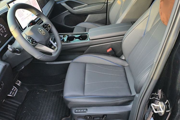 Used Volkswagen Tiguan L 2025 PRO 380TSI Two-Wheel-Drive R-Line Smart Edition Left Front Seat