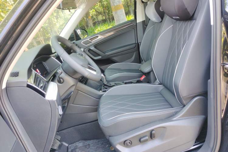 Used Volkswagen Tiguan L 2025 Model, Outstanding Version, 300TSI Automatic Two-Wheel Drive Longteng Edition Left Front Seat