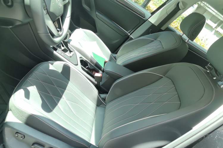 Used Volkswagen Tiguan L 2025 Model, Outstanding Version, 300TSI Automatic Two-Wheel Drive Longteng Edition Left Front Seat