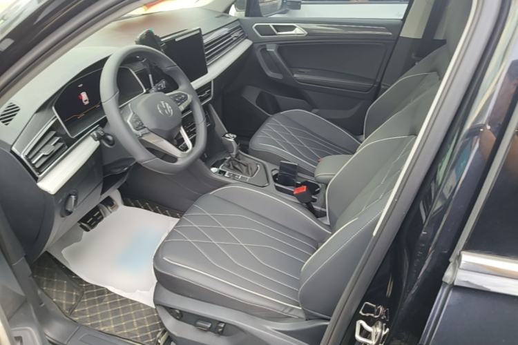 Used Volkswagen Tiguan L 2025 Model Outstanding Version 330TSI Automatic Two-Wheel Drive R-Line Longyao Edition Left Front Seat