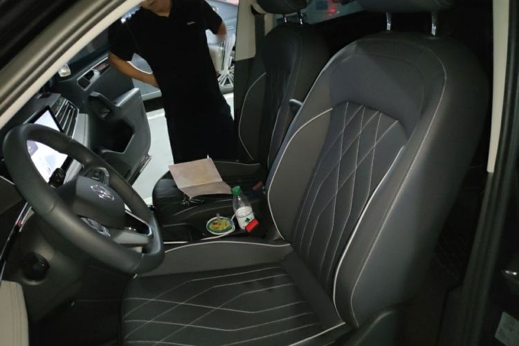 Used Volkswagen Tiguan L 2025 Model, Outstanding Version, 300TSI Automatic Two-Wheel Drive Longteng Edition Left Front Seat