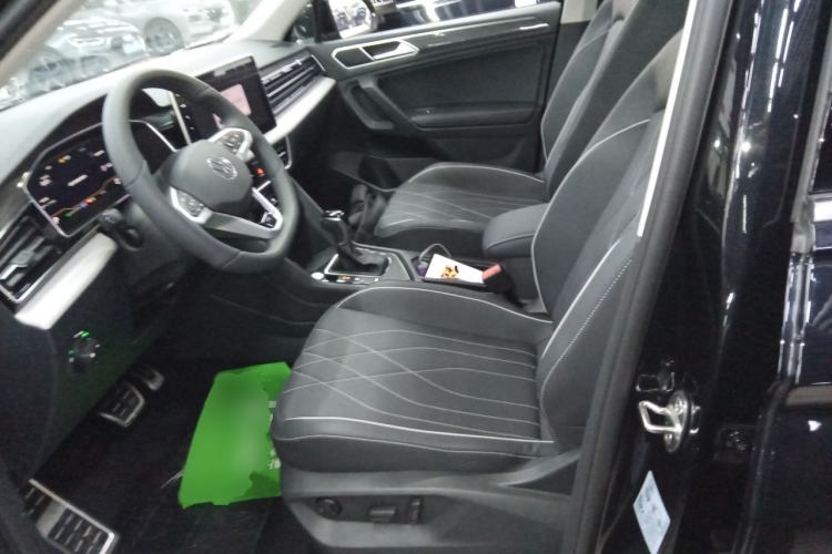 Used Volkswagen Tiguan L 2025 Model Outstanding Version 330TSI Automatic Two-Wheel Drive R-Line Longyao Edition Left Front Seat