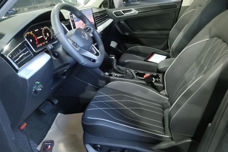 Used Volkswagen Tiguan L 2025 Model, Outstanding Version, 300TSI Automatic Two-Wheel Drive Longteng Edition Left Front Seat