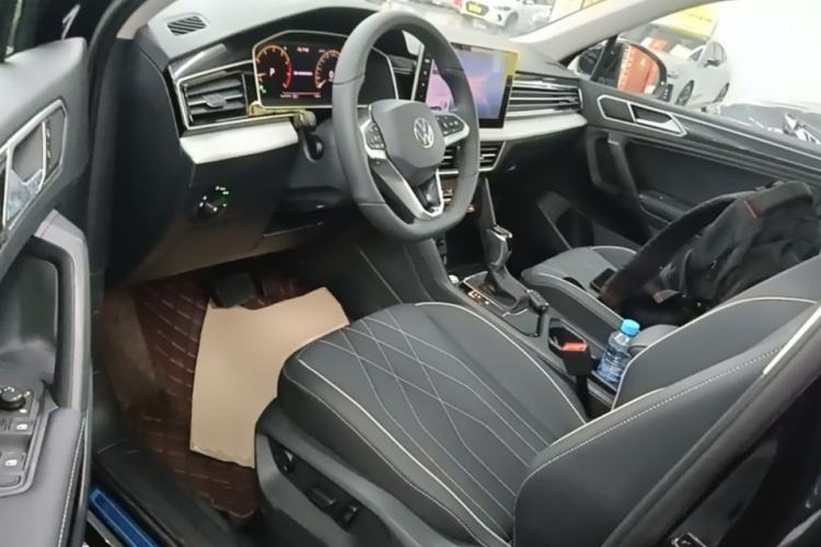 Used Volkswagen Tiguan L 2025 Model, Outstanding Version, 300TSI Automatic Two-Wheel Drive Longteng Edition Left Front Seat