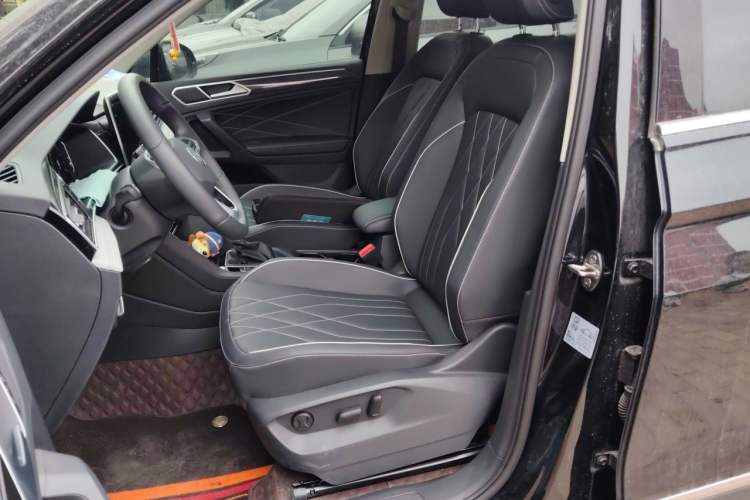 Used Volkswagen Tiguan L 2025 Model, Outstanding Version, 300TSI Automatic Two-Wheel Drive Longteng Edition Left Front Seat