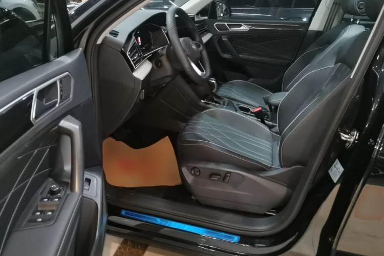 Used Volkswagen Tiguan L 2025 Model, Outstanding Version, 300TSI Automatic Two-Wheel Drive Longteng Edition Left Front Seat