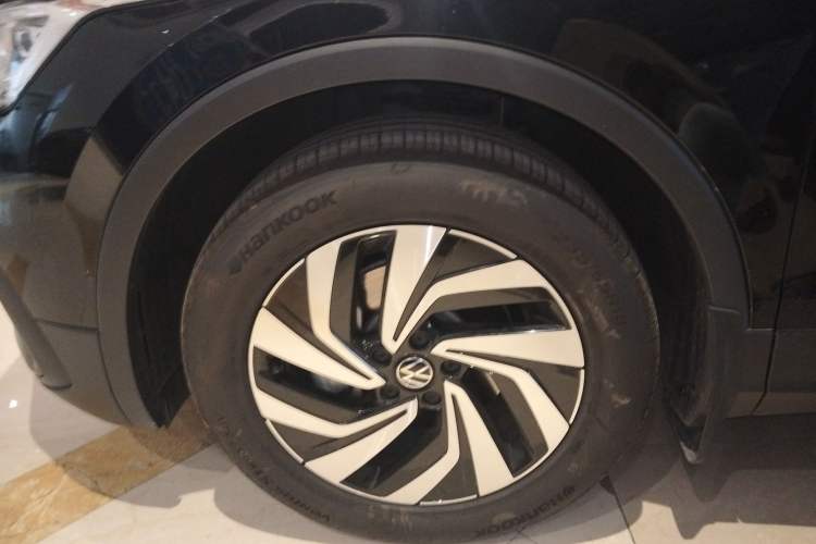 Used Volkswagen Tiguan L 2025 Model, Outstanding Version, 300TSI Automatic Two-Wheel Drive Longteng Edition Left Front Wheel Hub