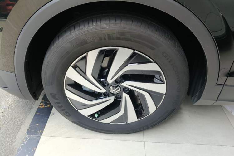 Used Volkswagen Tiguan L 2025 Model, Outstanding Version, 300TSI Automatic Two-Wheel Drive Longteng Edition Left Front Wheel Hub