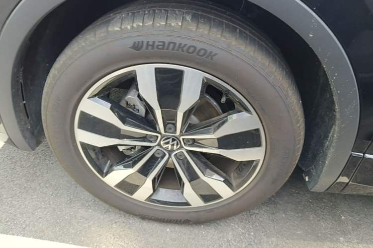 Used Volkswagen Tiguan L 2025 Model Outstanding Version 330TSI Automatic Two-Wheel Drive R-Line Longyao Edition Left Front Wheel Hub